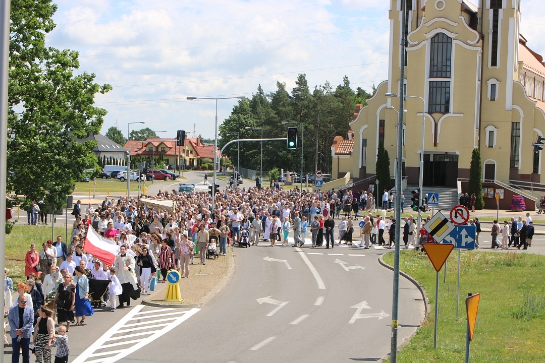 Boże Ciało 2025 - Parafia św. Franciszka z Asyżu w Ostrołęce [19.06.2025] - zdjęcie #62 - eOstroleka.pl