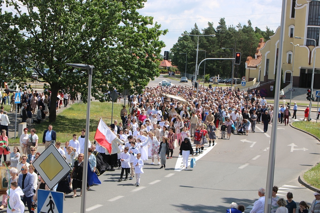 Boże Ciało 2025 - Parafia św. Franciszka z Asyżu w Ostrołęce [19.06.2025] - zdjęcie #60 - eOstroleka.pl