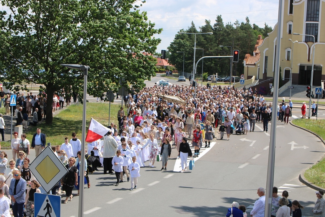 Boże Ciało 2025 - Parafia św. Franciszka z Asyżu w Ostrołęce [19.06.2025] - zdjęcie #59 - eOstroleka.pl