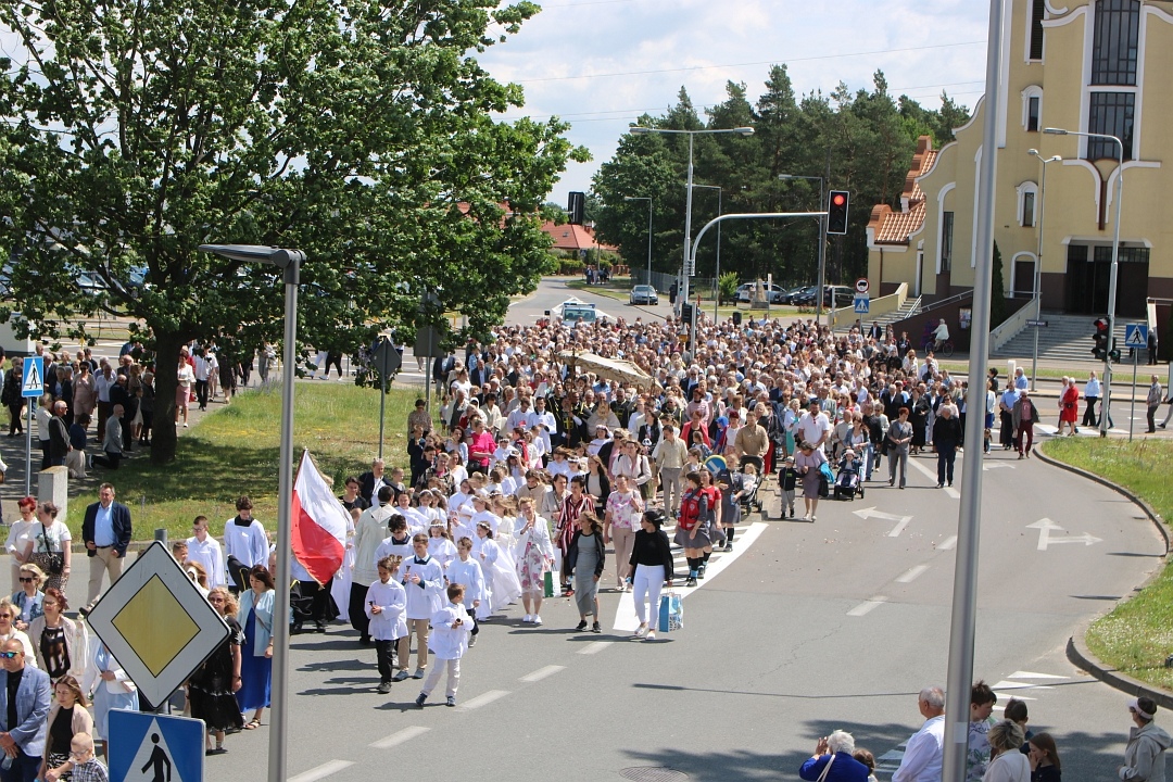 Boże Ciało 2025 - Parafia św. Franciszka z Asyżu w Ostrołęce [19.06.2025] - zdjęcie #58 - eOstroleka.pl