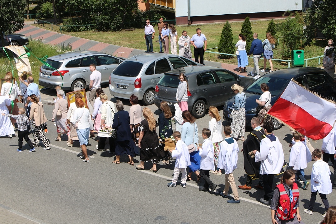 Boże Ciało 2025 - Parafia św. Franciszka z Asyżu w Ostrołęce [19.06.2025] - zdjęcie #57 - eOstroleka.pl