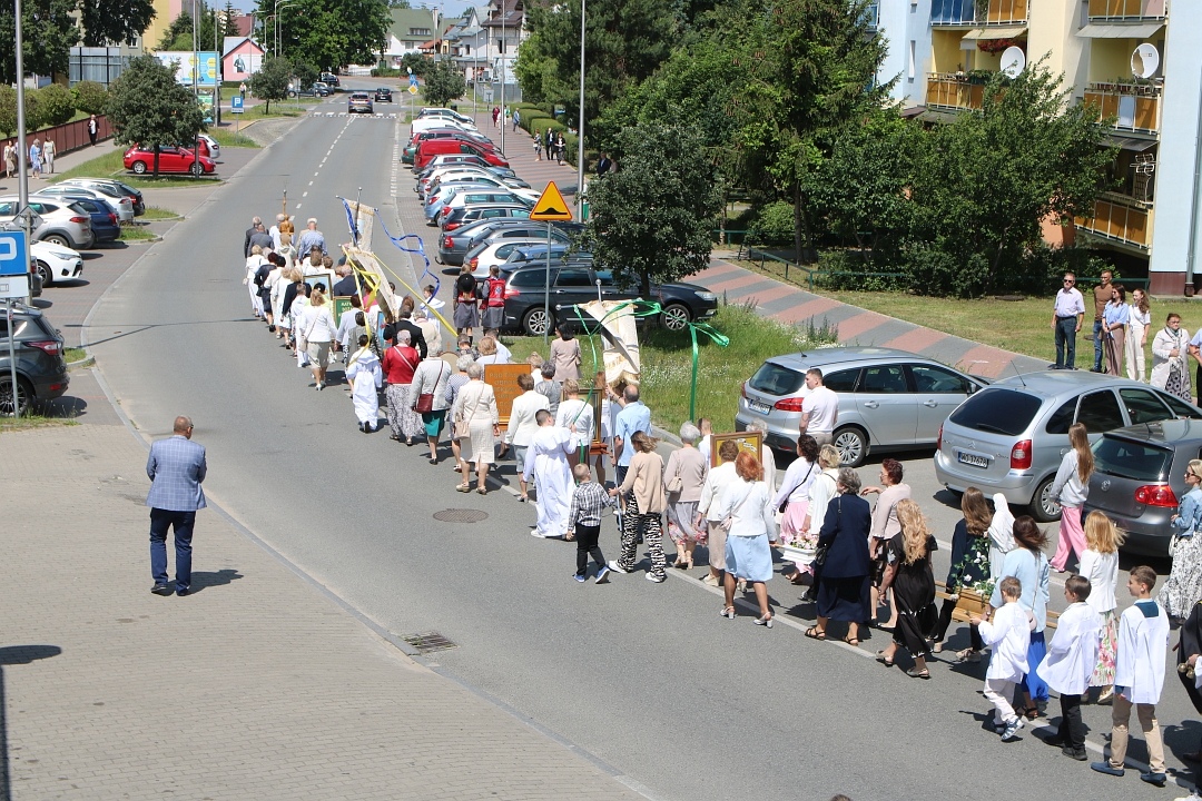 Boże Ciało 2025 - Parafia św. Franciszka z Asyżu w Ostrołęce [19.06.2025] - zdjęcie #56 - eOstroleka.pl