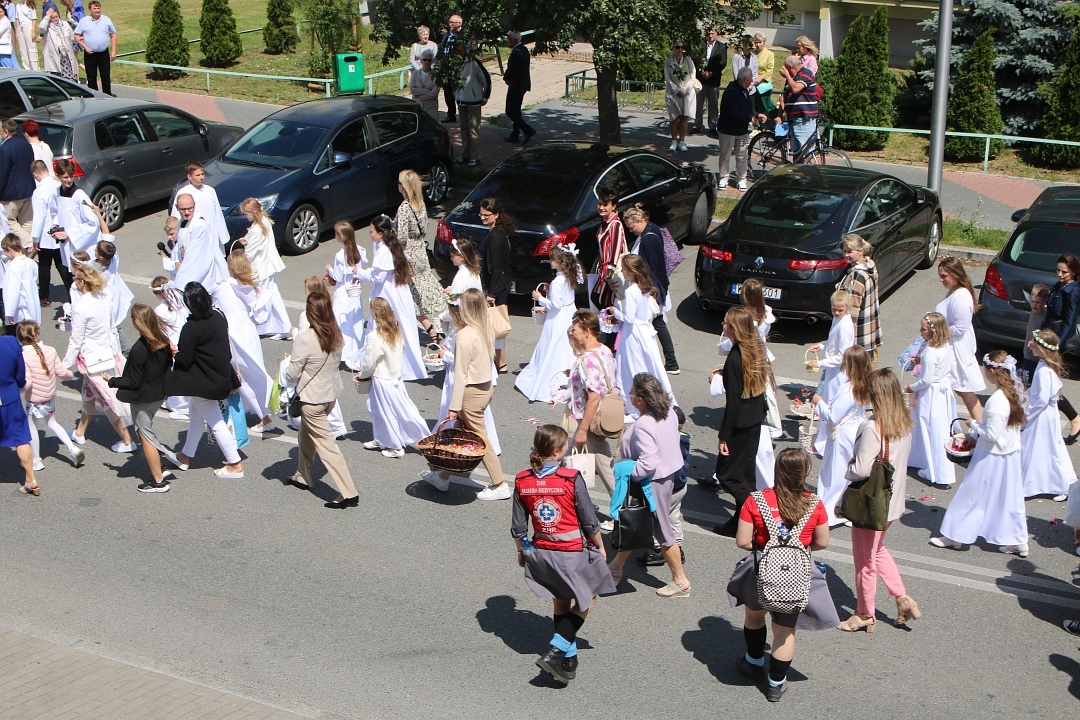 Boże Ciało 2025 - Parafia św. Franciszka z Asyżu w Ostrołęce [19.06.2025] - zdjęcie #50 - eOstroleka.pl