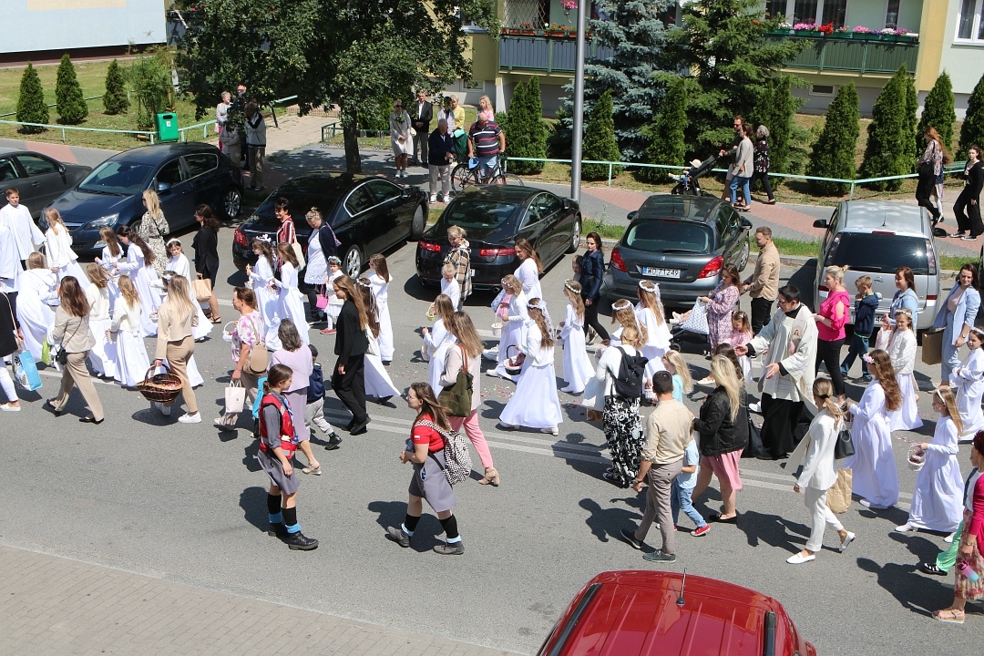 Boże Ciało 2025 - Parafia św. Franciszka z Asyżu w Ostrołęce [19.06.2025] - zdjęcie #49 - eOstroleka.pl