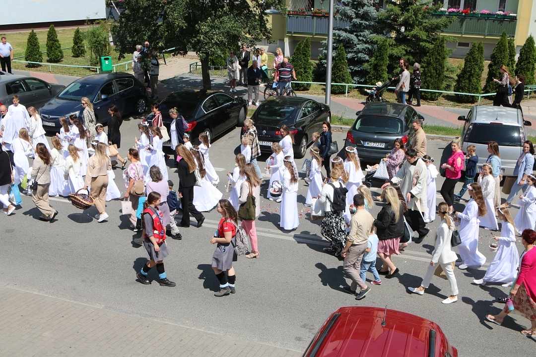 Boże Ciało 2025 - Parafia św. Franciszka z Asyżu w Ostrołęce [19.06.2025] - zdjęcie #48 - eOstroleka.pl
