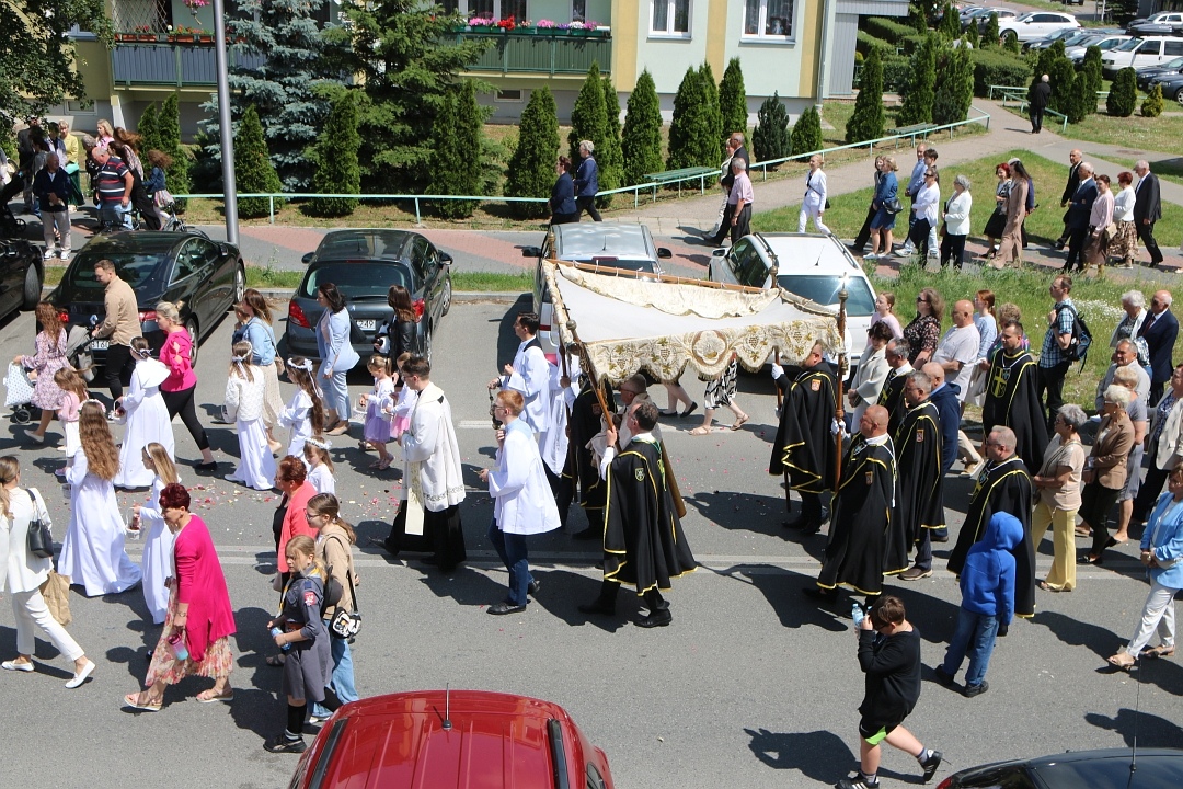 Boże Ciało 2025 - Parafia św. Franciszka z Asyżu w Ostrołęce [19.06.2025] - zdjęcie #45 - eOstroleka.pl