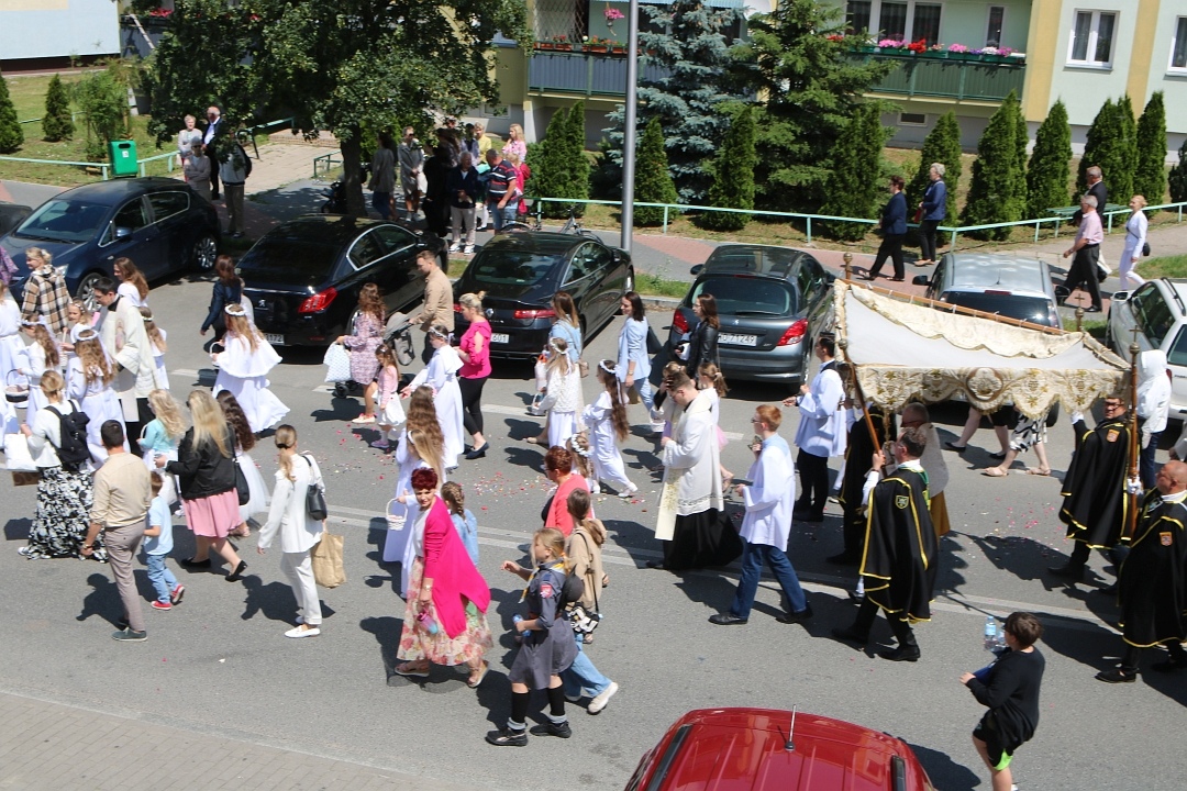 Boże Ciało 2025 - Parafia św. Franciszka z Asyżu w Ostrołęce [19.06.2025] - zdjęcie #44 - eOstroleka.pl