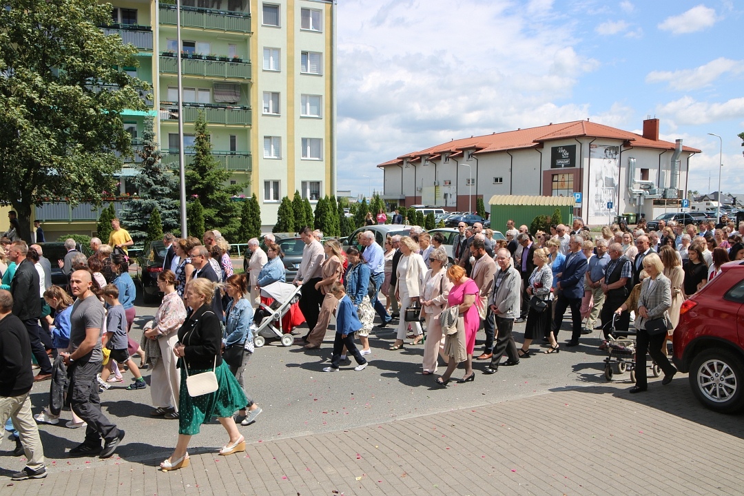 Boże Ciało 2025 - Parafia św. Franciszka z Asyżu w Ostrołęce [19.06.2025] - zdjęcie #26 - eOstroleka.pl