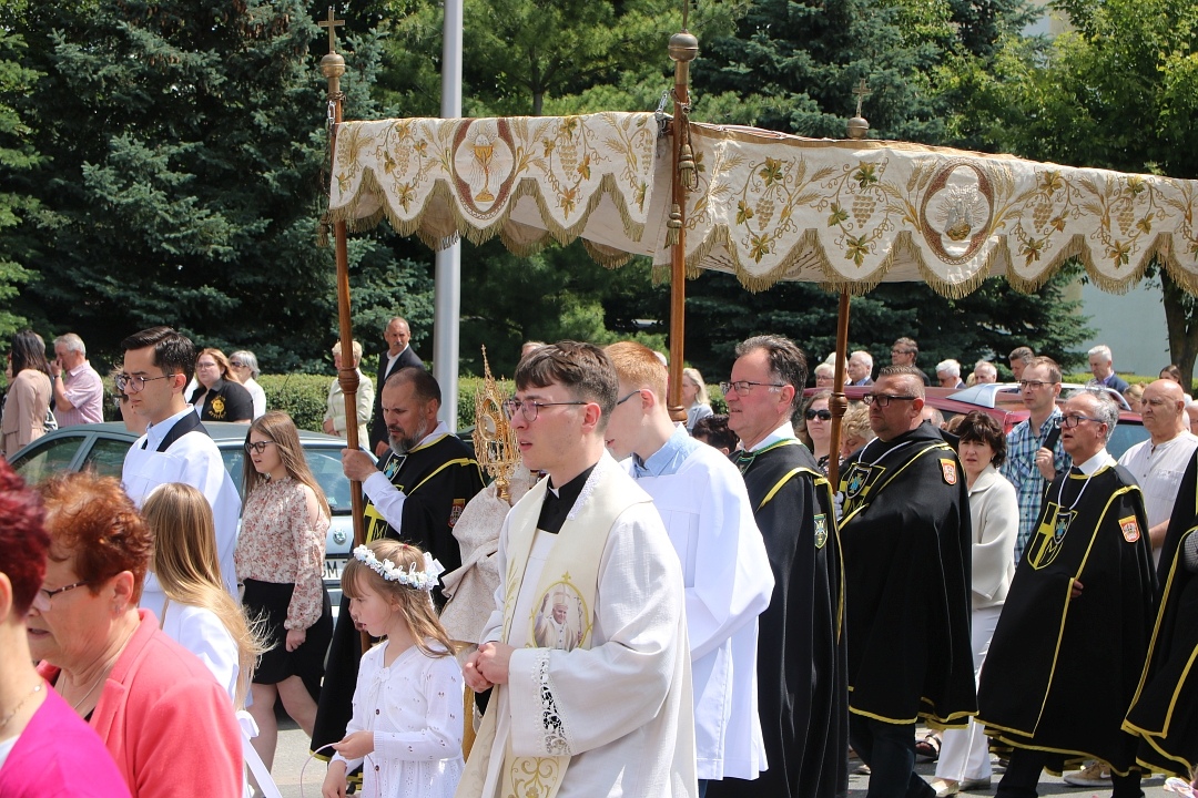 Boże Ciało 2025 - Parafia św. Franciszka z Asyżu w Ostrołęce [19.06.2025] - zdjęcie #22 - eOstroleka.pl