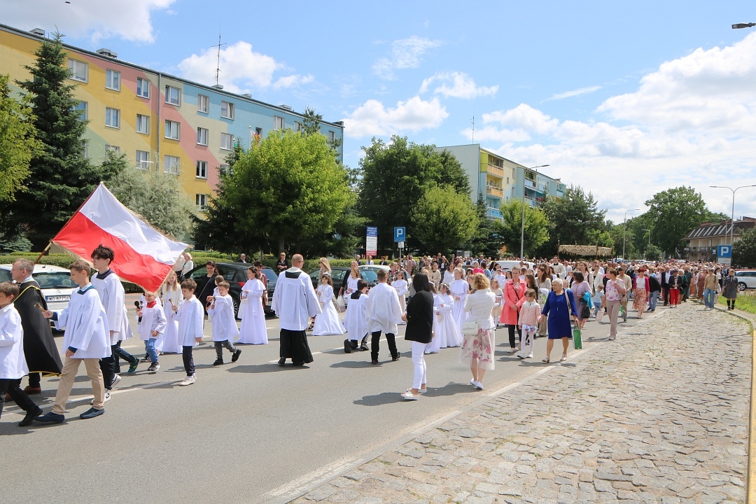 Boże Ciało 2025 - Parafia św. Franciszka z Asyżu w Ostrołęce [19.06.2025] - zdjęcie #21 - eOstroleka.pl