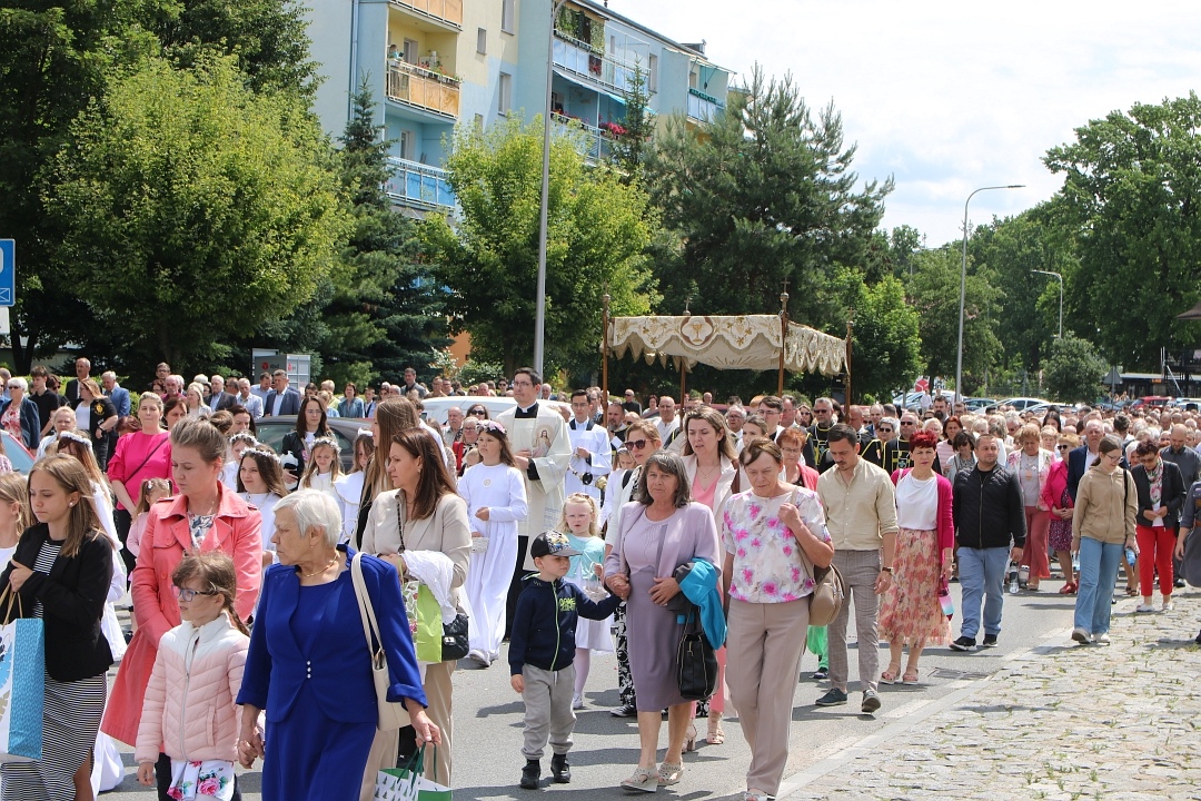 Boże Ciało 2025 - Parafia św. Franciszka z Asyżu w Ostrołęce [19.06.2025] - zdjęcie #20 - eOstroleka.pl