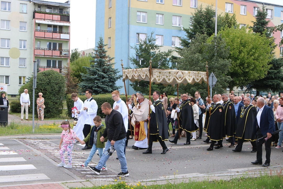 Boże Ciało 2025 - Parafia św. Franciszka z Asyżu w Ostrołęce [19.06.2025] - zdjęcie #17 - eOstroleka.pl