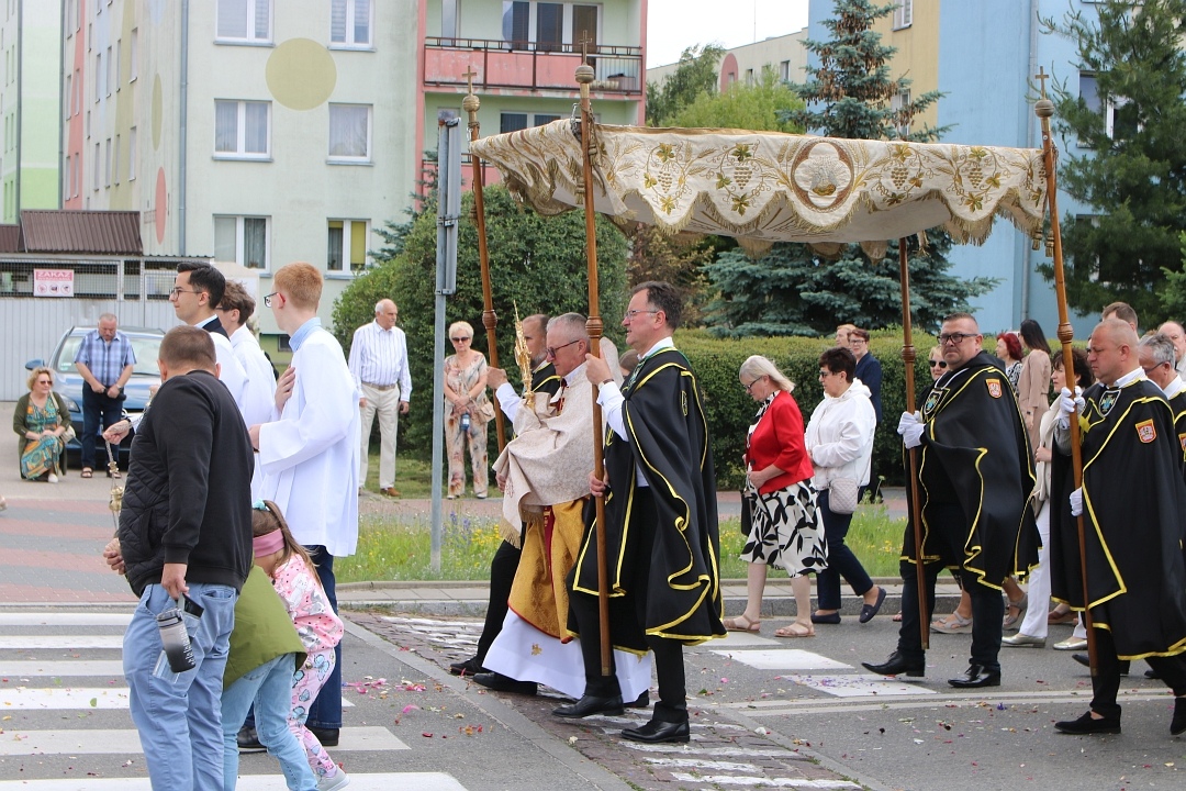 Boże Ciało 2025 - Parafia św. Franciszka z Asyżu w Ostrołęce [19.06.2025] - zdjęcie #16 - eOstroleka.pl