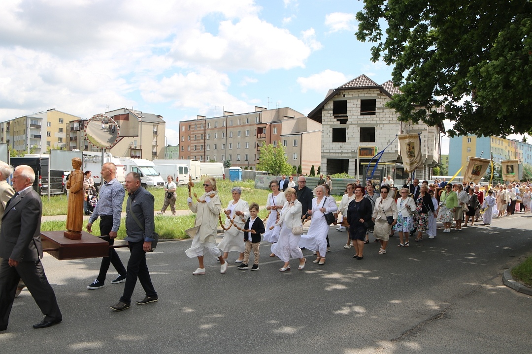 Boże Ciało 2025 - Parafia św. Franciszka z Asyżu w Ostrołęce [19.06.2025] - zdjęcie #11 - eOstroleka.pl