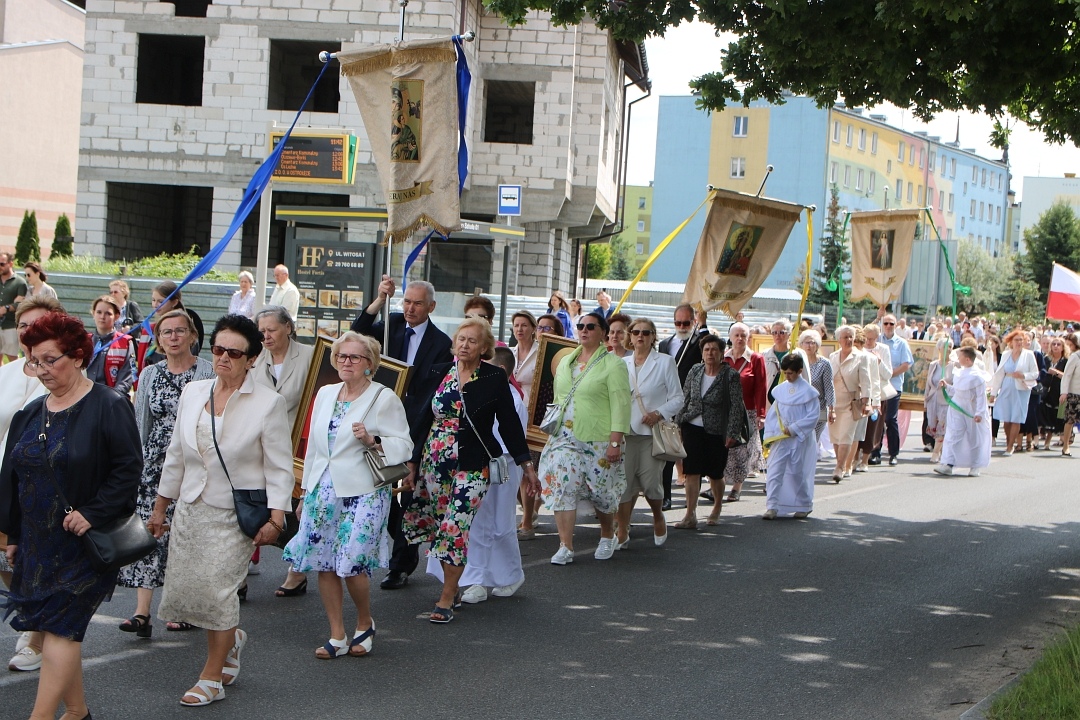 Boże Ciało 2025 - Parafia św. Franciszka z Asyżu w Ostrołęce [19.06.2025] - zdjęcie #10 - eOstroleka.pl