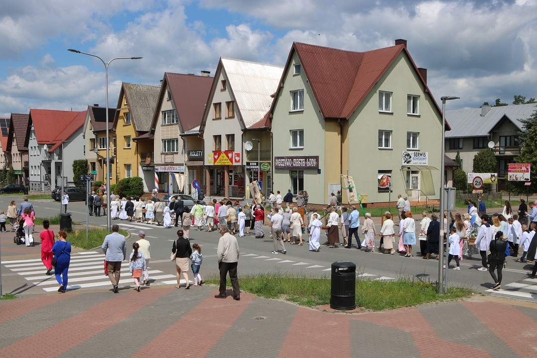 Boże Ciało 2025 - Parafia św. Franciszka z Asyżu w Ostrołęce [19.06.2025] - zdjęcie #4 - eOstroleka.pl