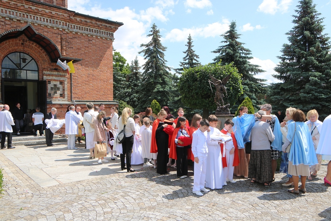 Boże Ciało 2025 - Kościół św. Wojciecha  [19.06.2025] - zdjęcie #34 - eOstroleka.pl