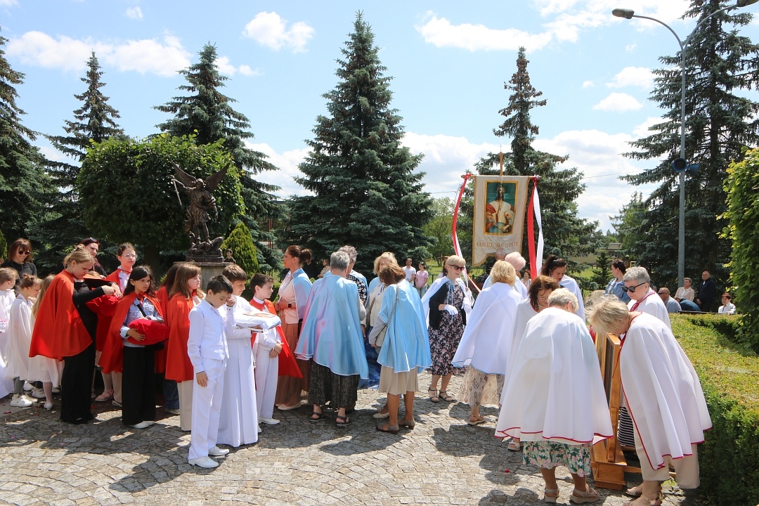 Boże Ciało 2025 - Kościół św. Wojciecha  [19.06.2025] - zdjęcie #33 - eOstroleka.pl