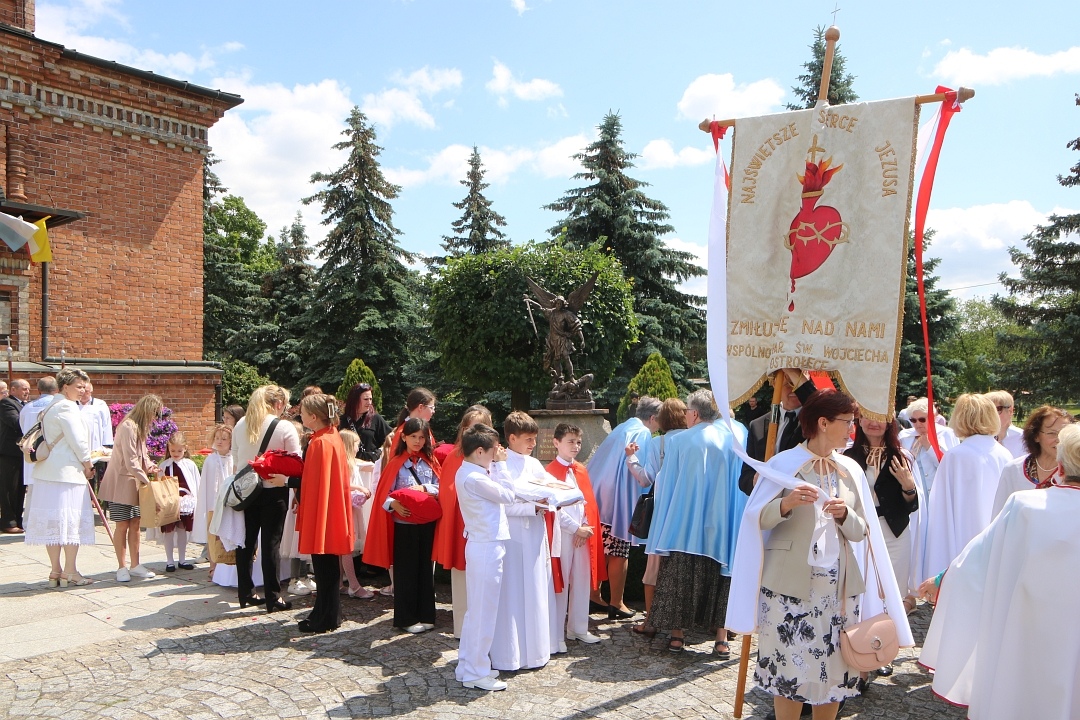 Boże Ciało 2025 - Kościół św. Wojciecha  [19.06.2025] - zdjęcie #32 - eOstroleka.pl