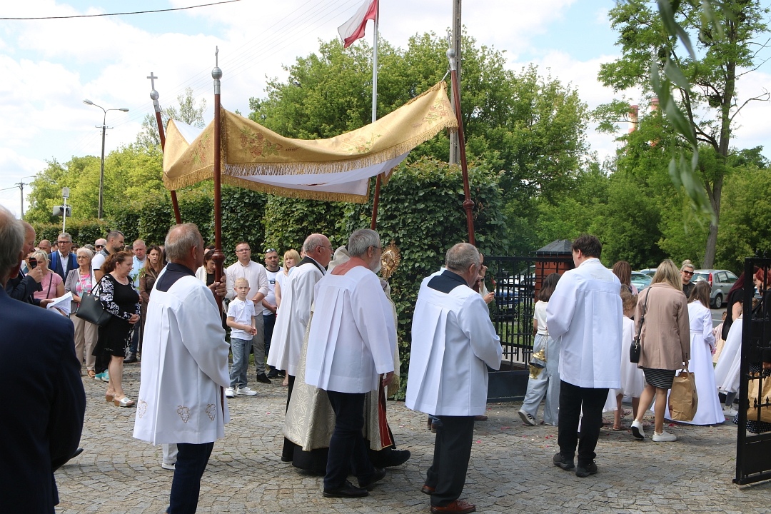 Boże Ciało 2025 - Kościół św. Wojciecha  [19.06.2025] - zdjęcie #16 - eOstroleka.pl