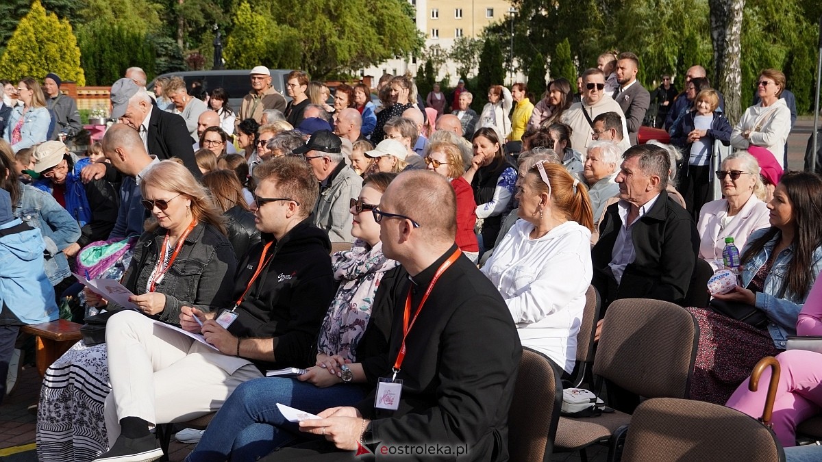 Koncert Uwielbienia - zespół Exodus 15 i Festiwal Piosenki Religijnej [19.06.2025] - zdjęcie #375 - eOstroleka.pl