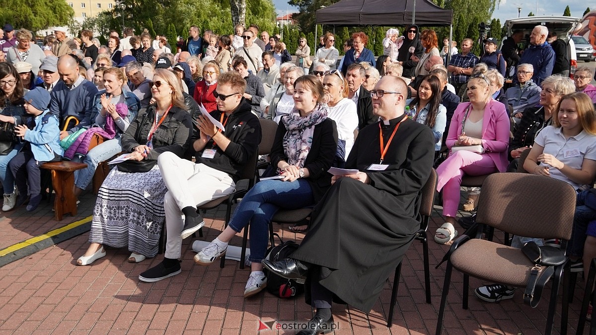 Koncert Uwielbienia - zespół Exodus 15 i Festiwal Piosenki Religijnej [19.06.2025] - zdjęcie #354 - eOstroleka.pl