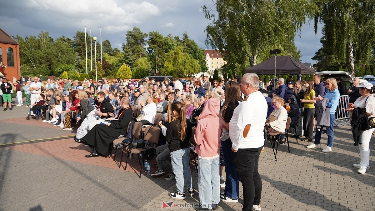 Koncert Uwielbienia - zespół Exodus 15 i Festiwal Piosenki Religijnej [19.06.2025] - zdjęcie #353 - eOstroleka.pl
