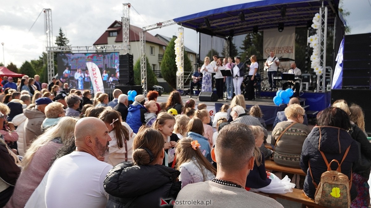 Koncert Uwielbienia - zespół Exodus 15 i Festiwal Piosenki Religijnej [19.06.2025] - zdjęcie #337 - eOstroleka.pl