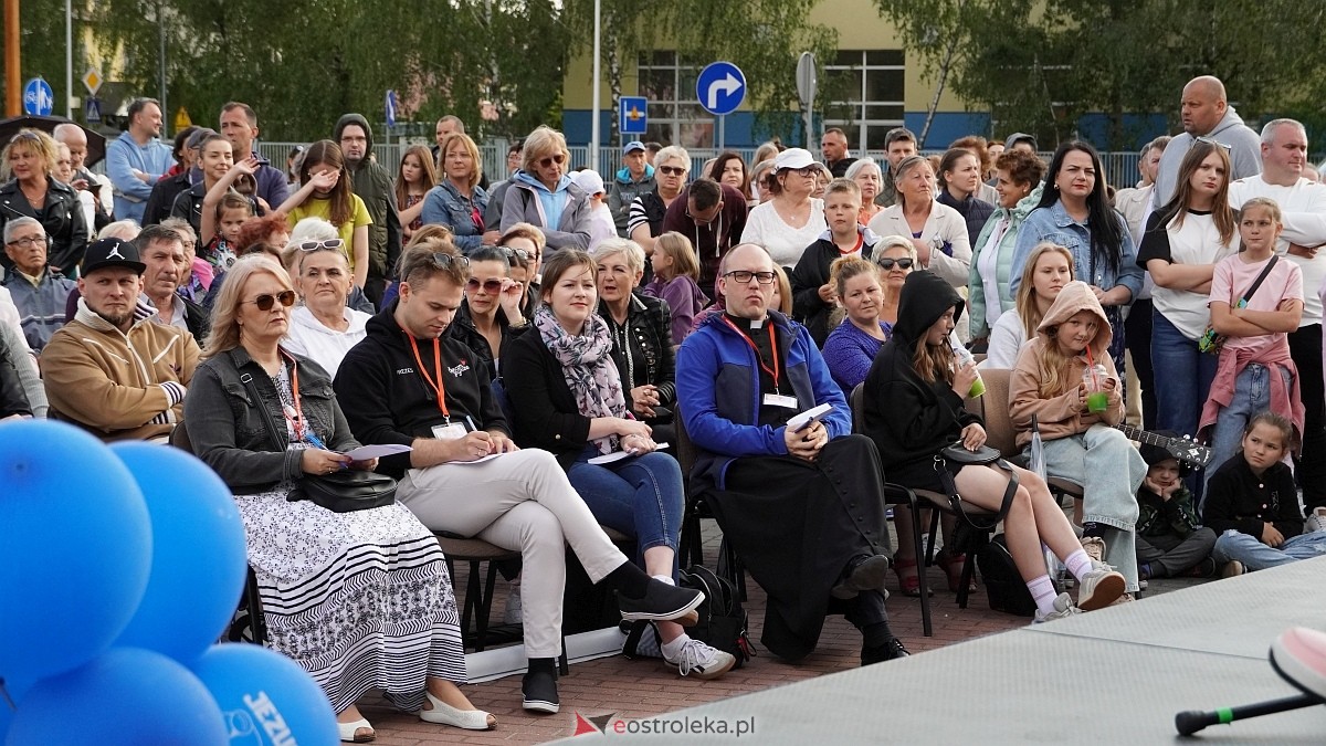 Koncert Uwielbienia - zespół Exodus 15 i Festiwal Piosenki Religijnej [19.06.2025] - zdjęcie #304 - eOstroleka.pl