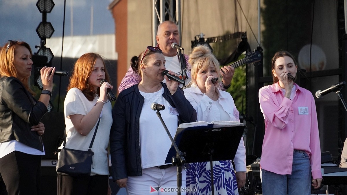 Koncert Uwielbienia - zespół Exodus 15 i Festiwal Piosenki Religijnej [19.06.2025] - zdjęcie #250 - eOstroleka.pl