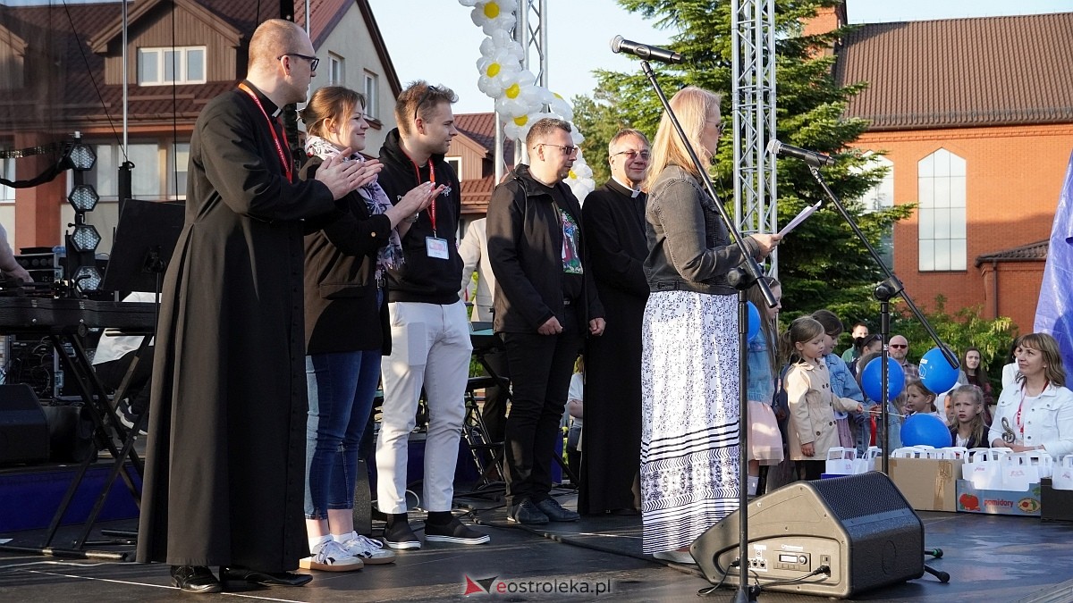 Koncert Uwielbienia - zespół Exodus 15 i Festiwal Piosenki Religijnej [19.06.2025] - zdjęcie #240 - eOstroleka.pl