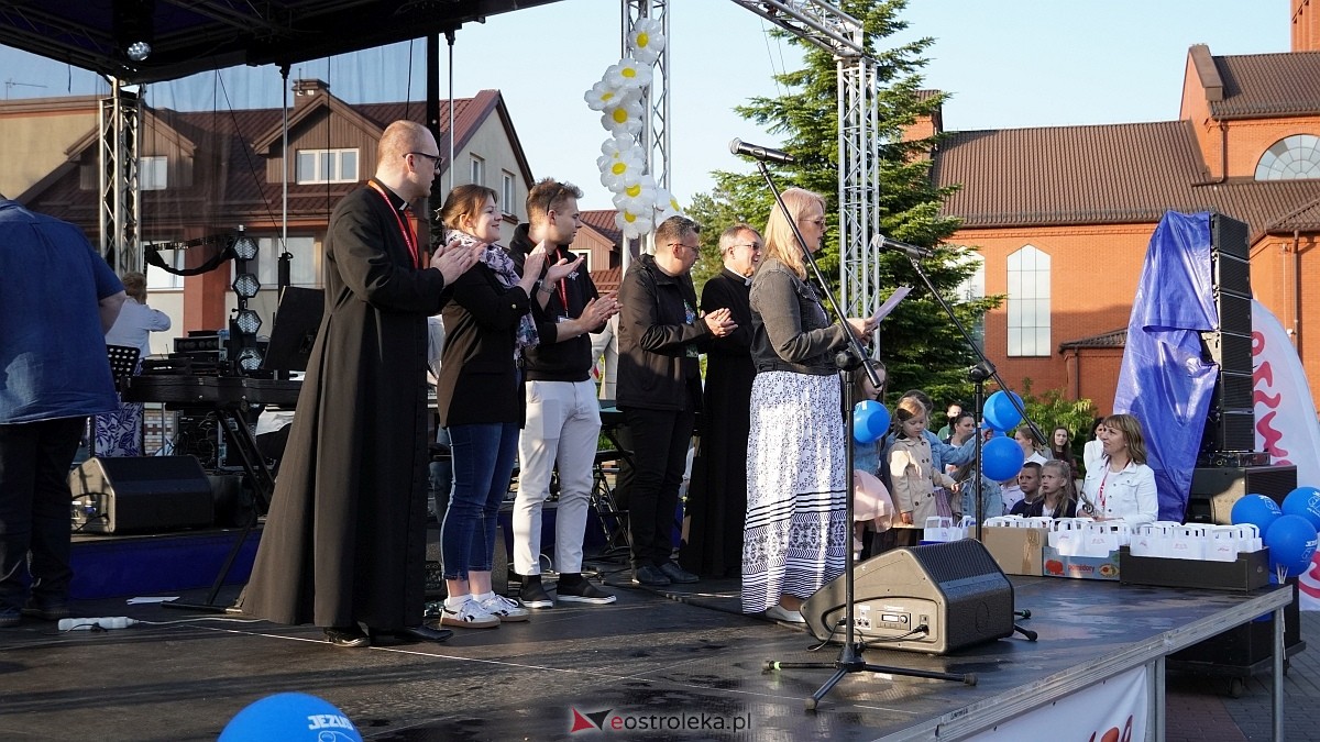 Koncert Uwielbienia - zespół Exodus 15 i Festiwal Piosenki Religijnej [19.06.2025] - zdjęcie #239 - eOstroleka.pl