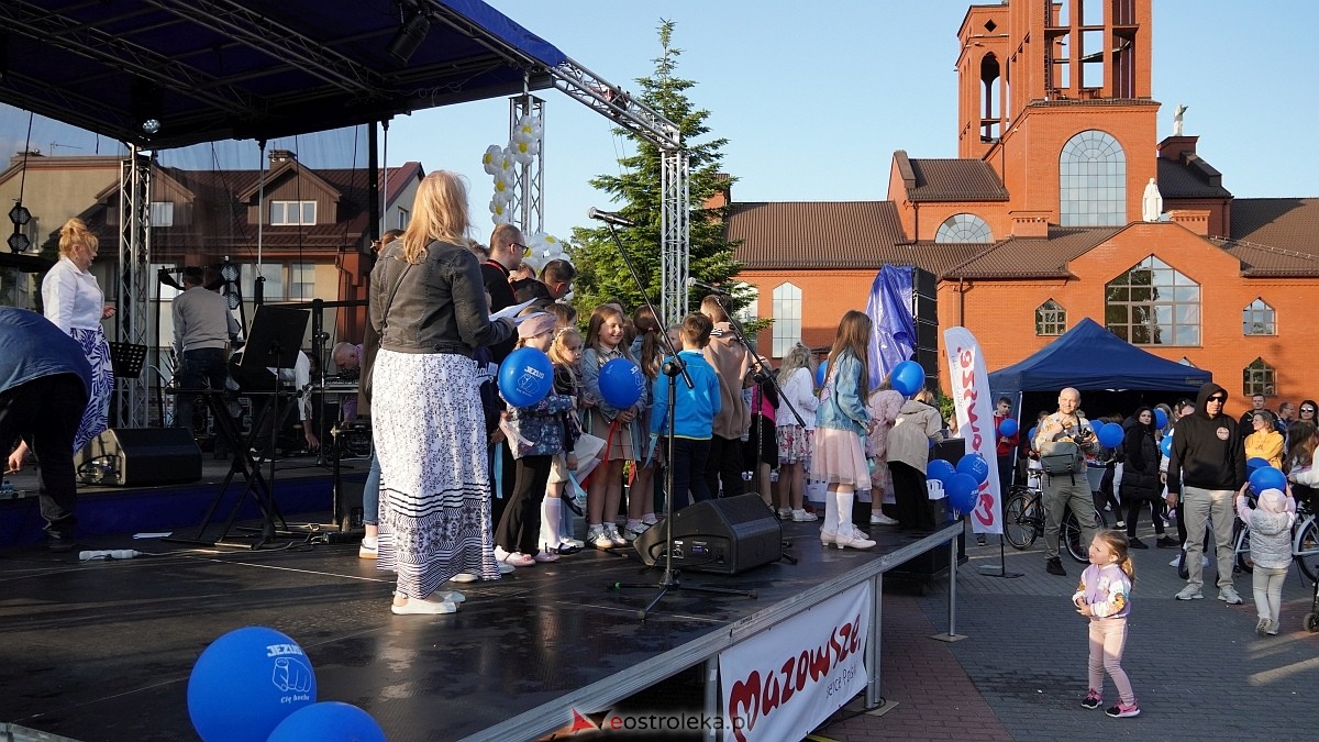 Koncert Uwielbienia - zespół Exodus 15 i Festiwal Piosenki Religijnej [19.06.2025] - zdjęcie #235 - eOstroleka.pl