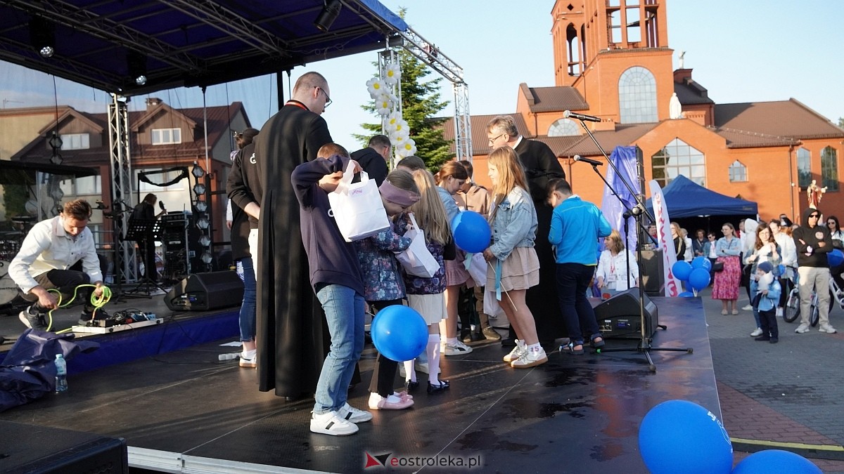 Koncert Uwielbienia - zespół Exodus 15 i Festiwal Piosenki Religijnej [19.06.2025] - zdjęcie #203 - eOstroleka.pl