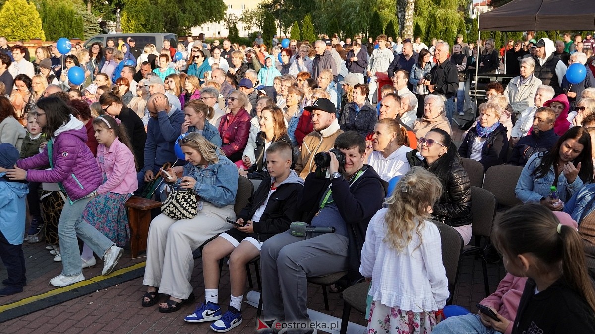 Koncert Uwielbienia - zespół Exodus 15 i Festiwal Piosenki Religijnej [19.06.2025] - zdjęcie #222 - eOstroleka.pl