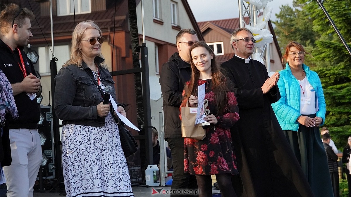 Koncert Uwielbienia - zespół Exodus 15 i Festiwal Piosenki Religijnej [19.06.2025] - zdjęcie #179 - eOstroleka.pl