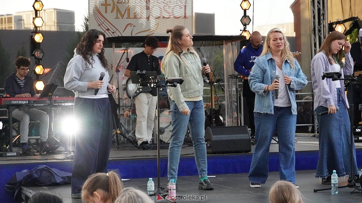 Koncert Uwielbienia - zespół Exodus 15 i Festiwal Piosenki Religijnej [19.06.2025] - zdjęcie #99 - eOstroleka.pl