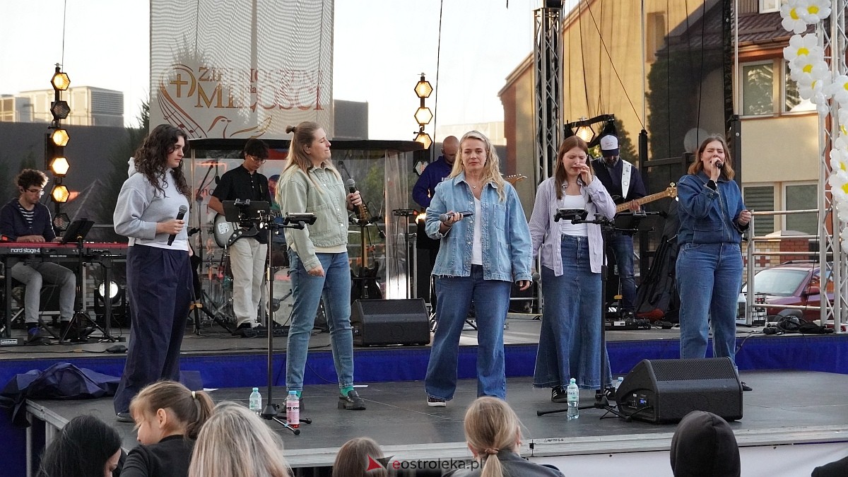 Koncert Uwielbienia - zespół Exodus 15 i Festiwal Piosenki Religijnej [19.06.2025] - zdjęcie #97 - eOstroleka.pl