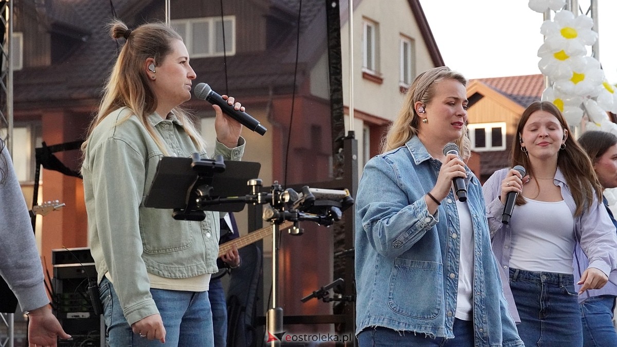 Koncert Uwielbienia - zespół Exodus 15 i Festiwal Piosenki Religijnej [19.06.2025] - zdjęcie #87 - eOstroleka.pl