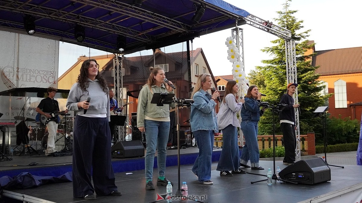 Koncert Uwielbienia - zespół Exodus 15 i Festiwal Piosenki Religijnej [19.06.2025] - zdjęcie #92 - eOstroleka.pl