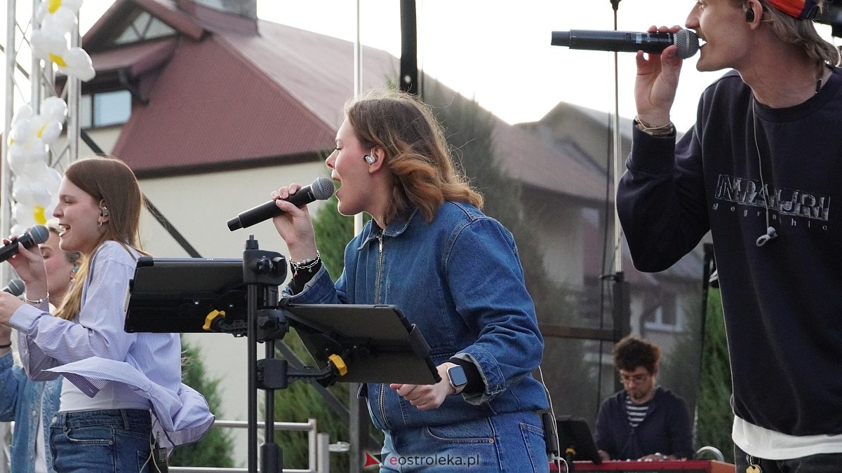 Koncert Uwielbienia - zespół Exodus 15 i Festiwal Piosenki Religijnej [19.06.2025] - zdjęcie #15 - eOstroleka.pl