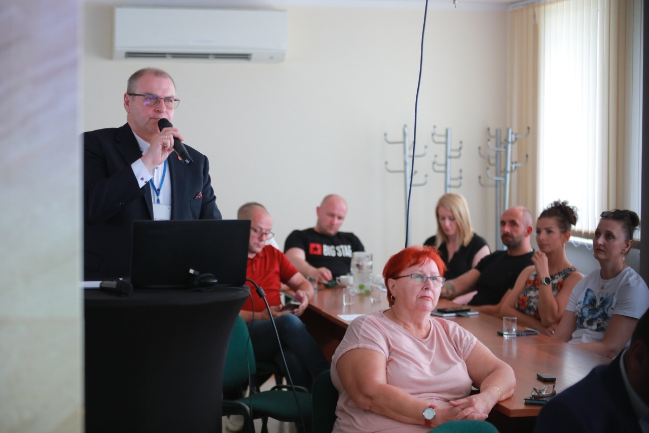 Sesja Rady Gminy w Rzekuniu - absolutorium i wotum zaufania dla wójta [18.06.2025] - zdjęcie #16 - eOstroleka.pl