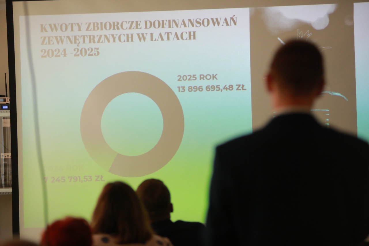 Sesja Rady Gminy w Rzekuniu - absolutorium i wotum zaufania dla wójta [18.06.2025] - zdjęcie #14 - eOstroleka.pl