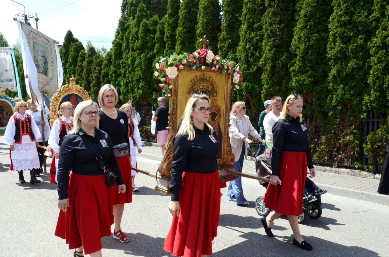 Procesja Bożego Ciała w Kadzidle [19.06.2025] - zdjęcie #110 - eOstroleka.pl