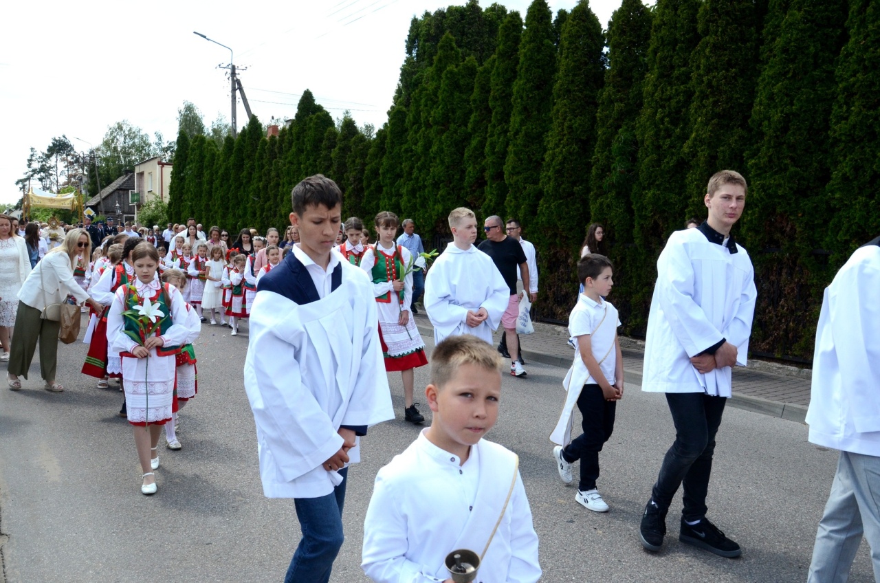 Procesja Bożego Ciała w Kadzidle [19.06.2025] - zdjęcie #109 - eOstroleka.pl