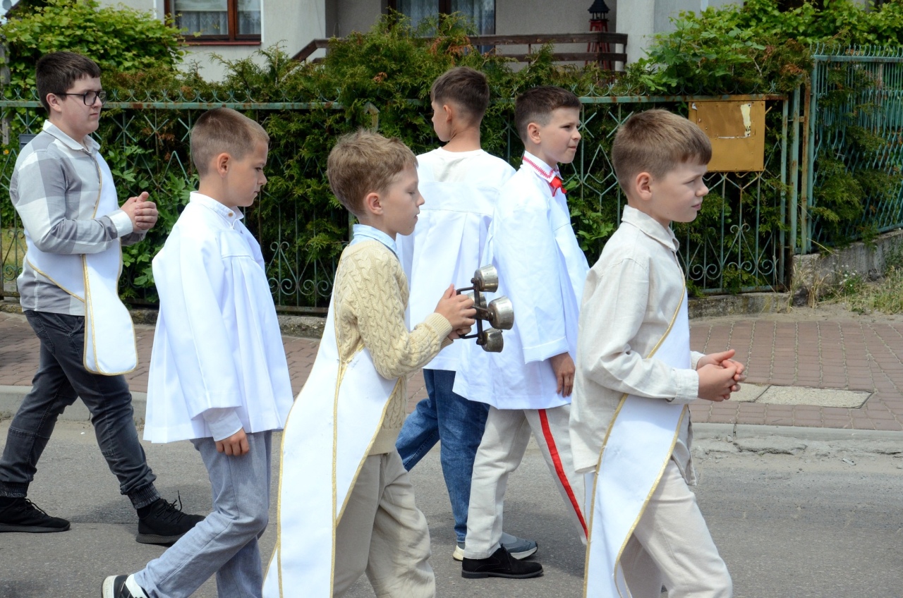 Procesja Bożego Ciała w Kadzidle [19.06.2025] - zdjęcie #108 - eOstroleka.pl