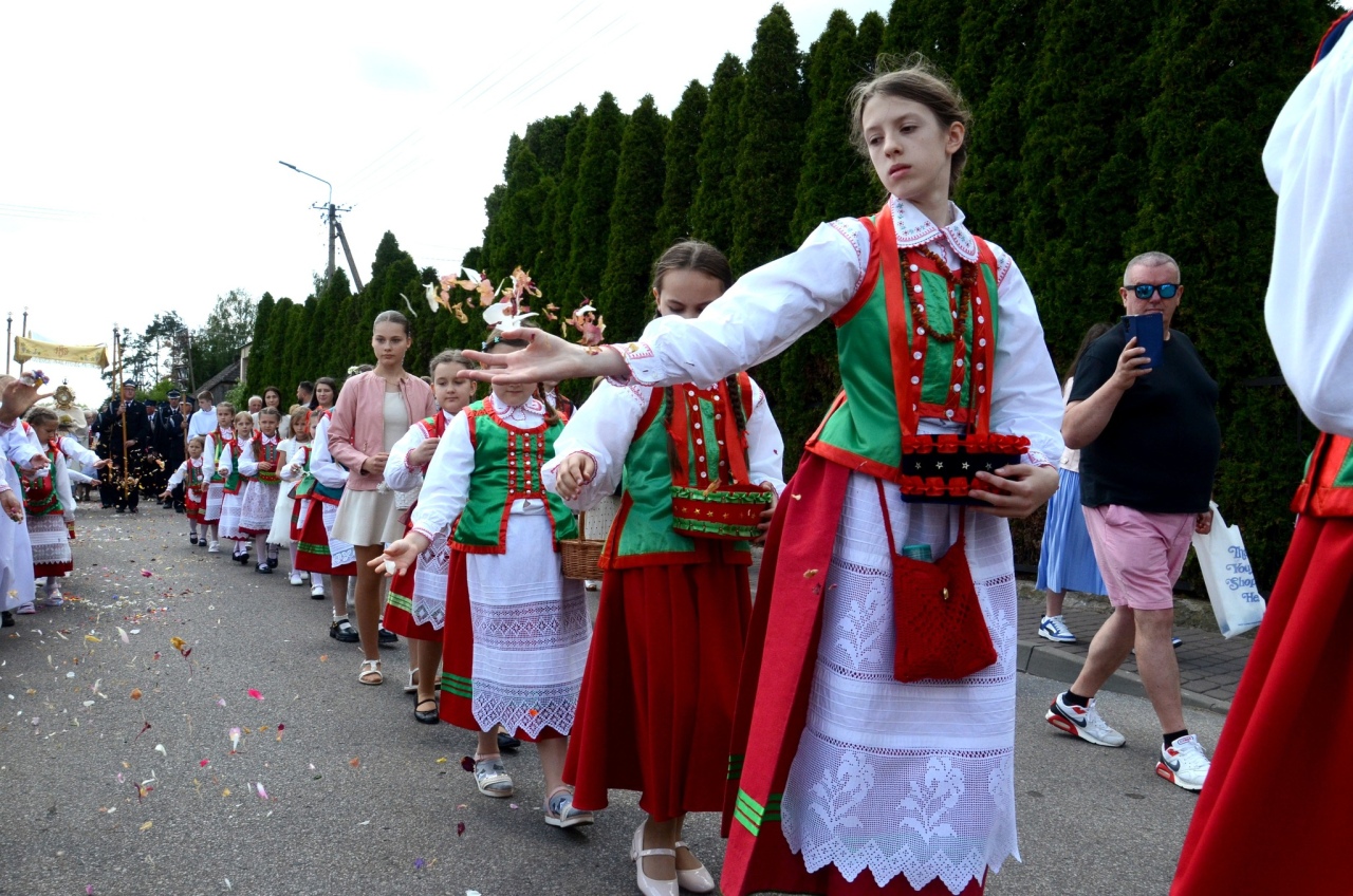 Procesja Bożego Ciała w Kadzidle [19.06.2025] - zdjęcie #87 - eOstroleka.pl