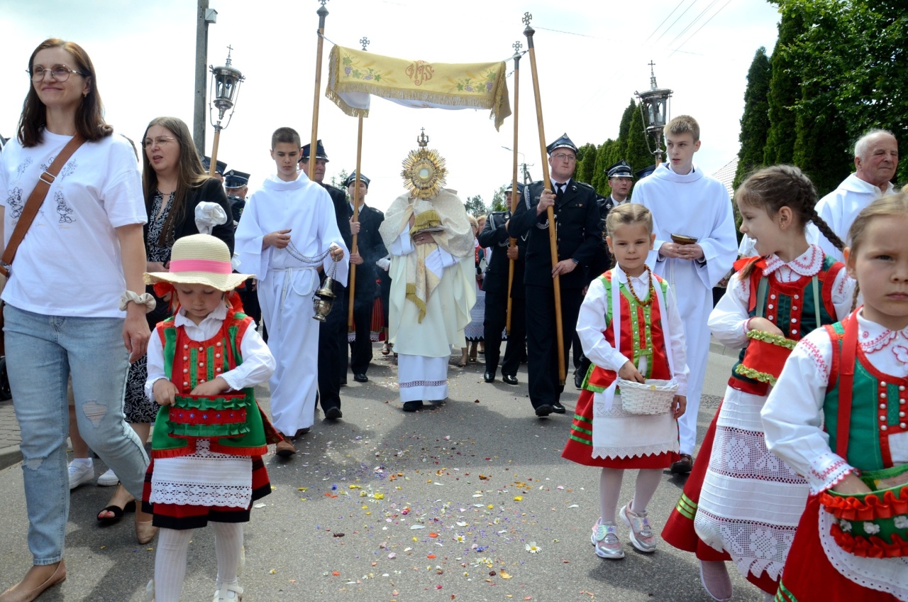 Procesja Bożego Ciała w Kadzidle [19.06.2025] - zdjęcie #85 - eOstroleka.pl