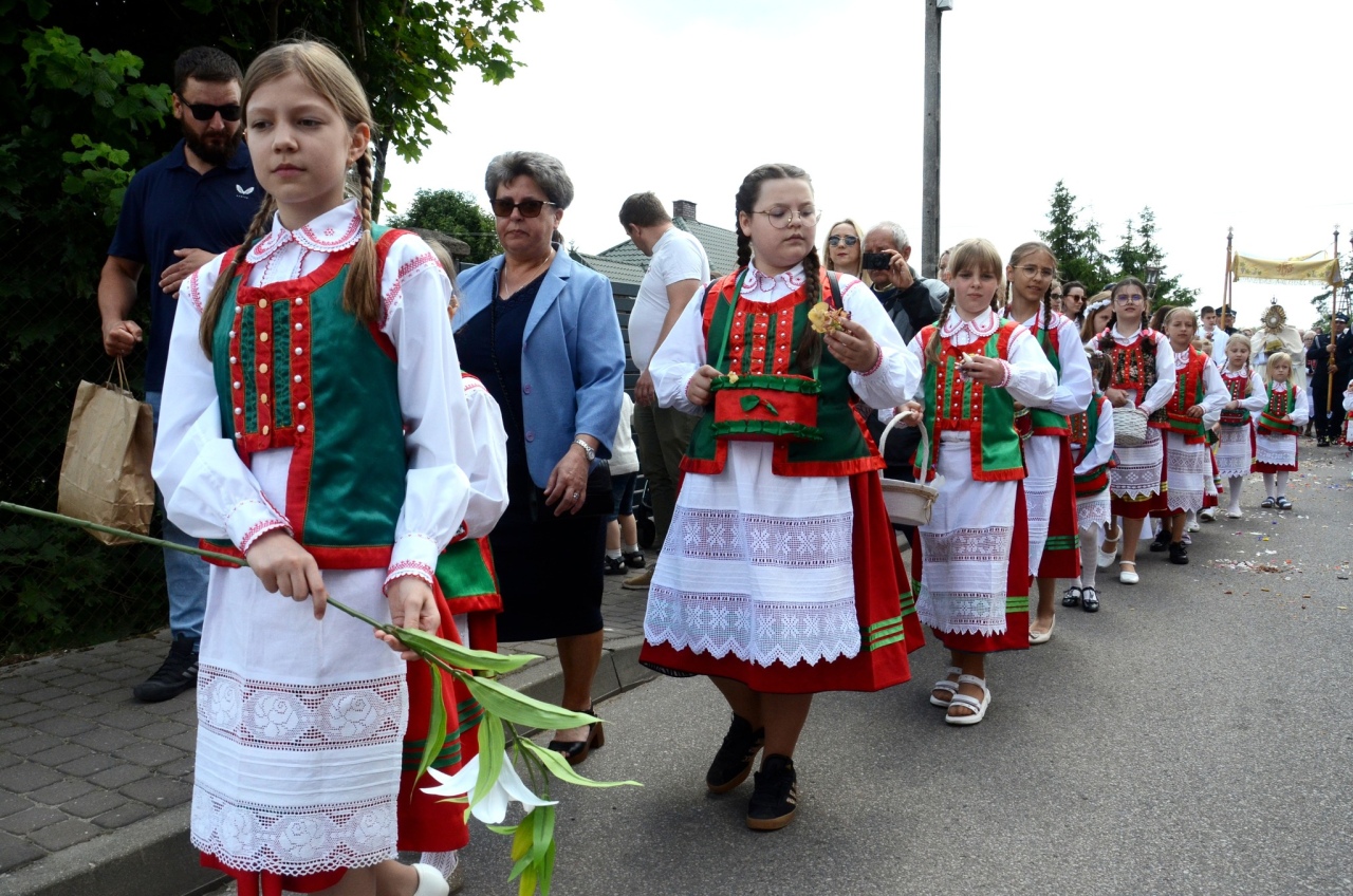 Procesja Bożego Ciała w Kadzidle [19.06.2025] - zdjęcie #74 - eOstroleka.pl