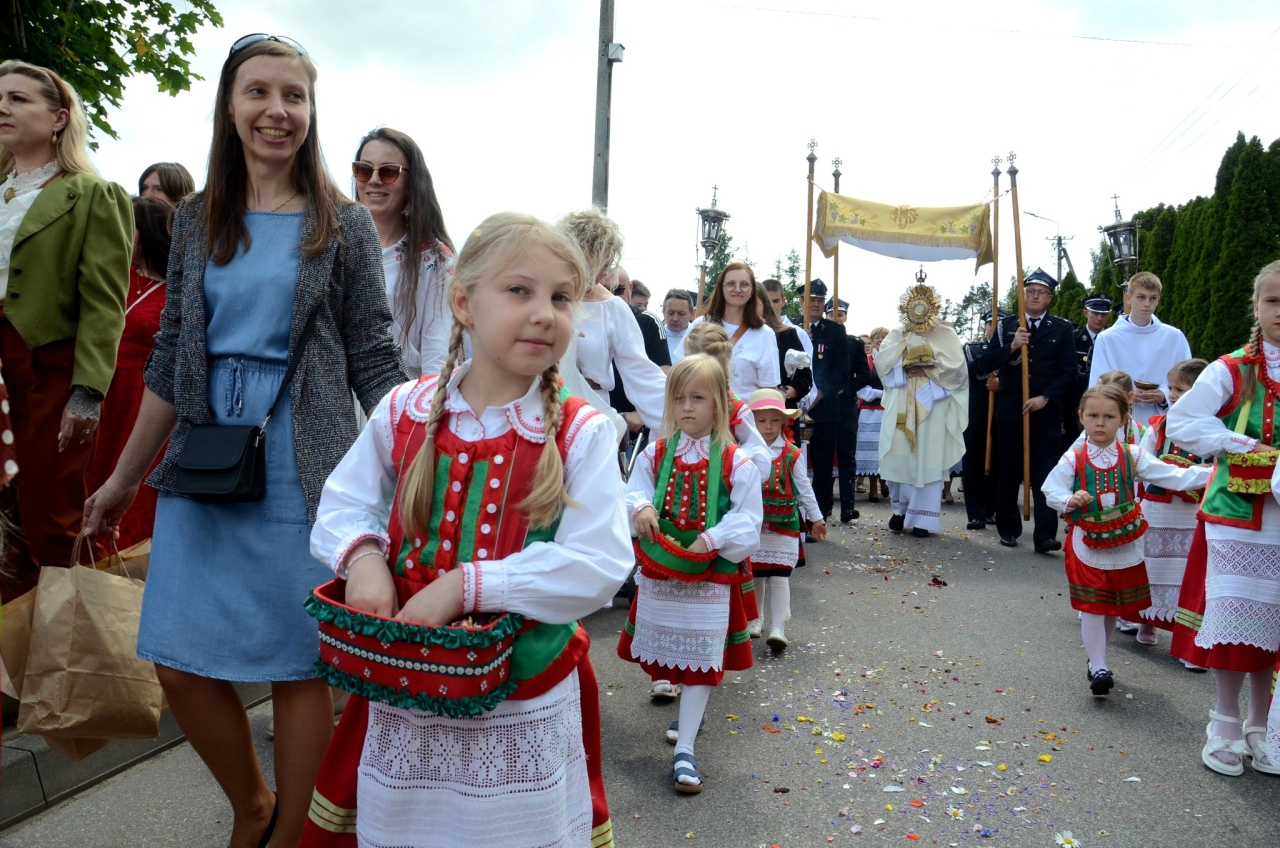 Procesja Bożego Ciała w Kadzidle [19.06.2025] - zdjęcie #58 - eOstroleka.pl
